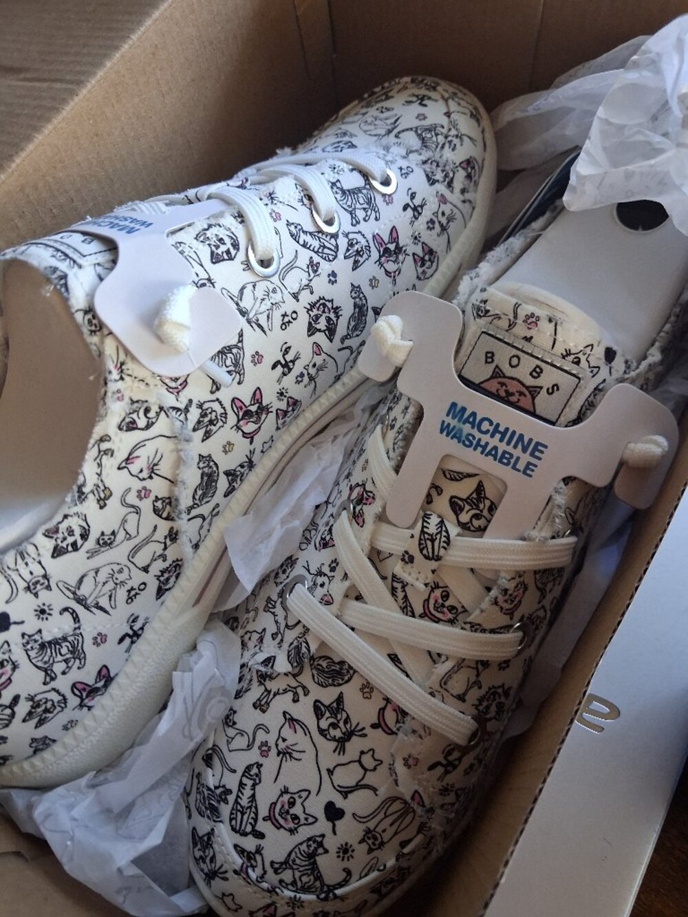 Womens Bob's size 10 Skechers cat sneakers